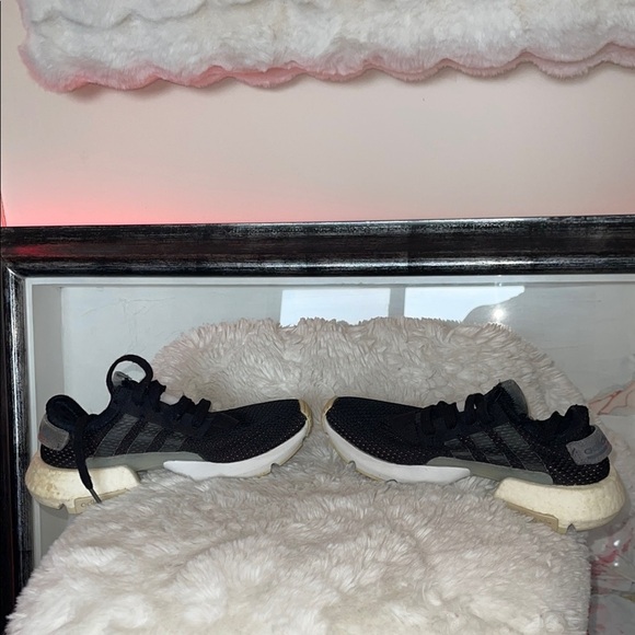 Adidas Black and White Sneakers a bit of leather trip some discoloration - Picture 1 of 6